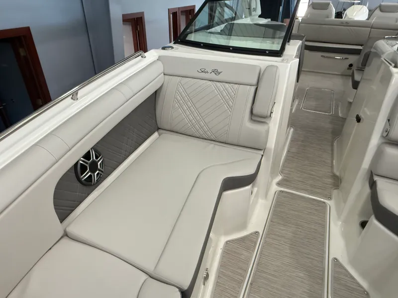 Slide: The Image of Sea Ray SDX 290 Outboard 2026 - 25