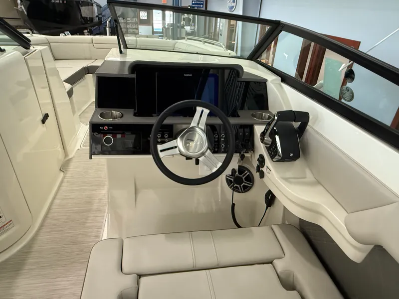 Slide: The Image of Sea Ray SDX 290 Outboard 2026 - 16