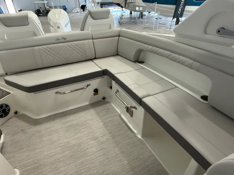 Slide: The Image of Sea Ray SDX 290 Outboard 2026 - 9