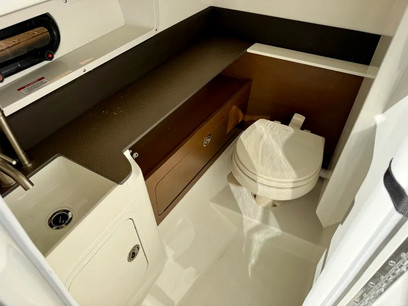 Slide: The Image of Sea Ray SDX 290 Outboard 2026 - 42