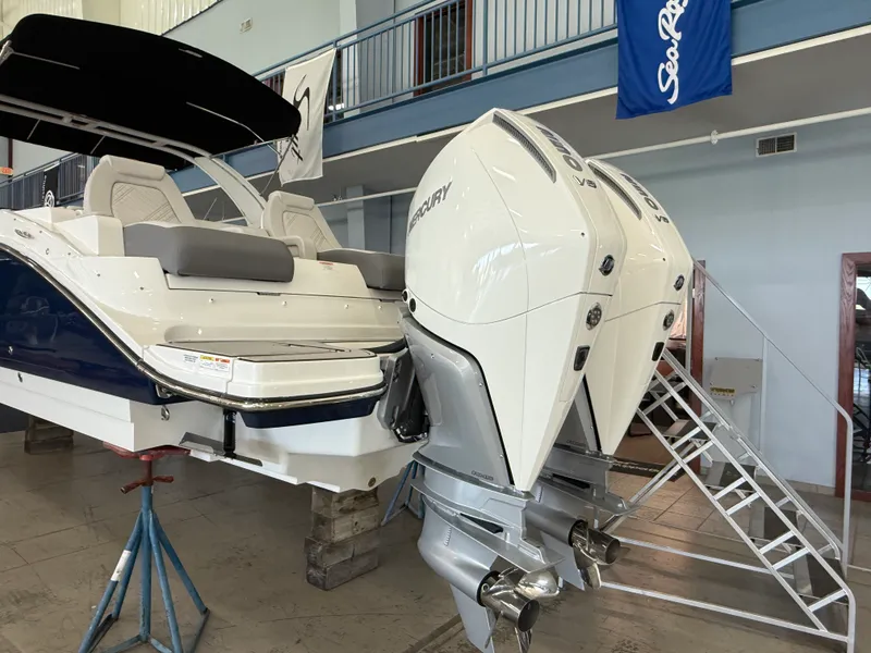 Slide: The Image of Sea Ray SDX 290 Outboard 2026 - 34