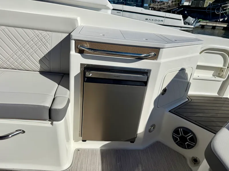 Slide: The Image of Sea Ray SDX 290 Outboard 2026 - 10