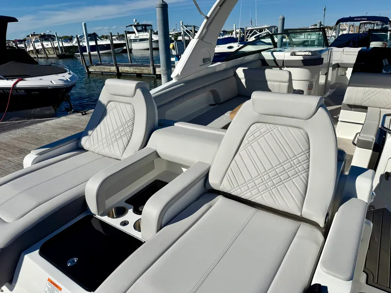 Slide: The Image of Sea Ray SDX 290 Outboard 2026 - 5