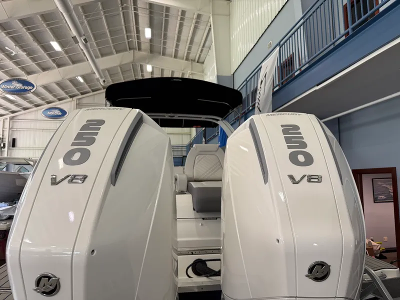 Slide: The Image of Sea Ray SDX 290 Outboard 2026 - 32