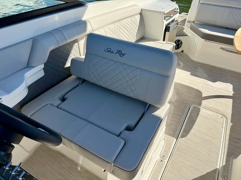 Slide: The Image of Sea Ray SDX 290 Outboard 2026 - 11