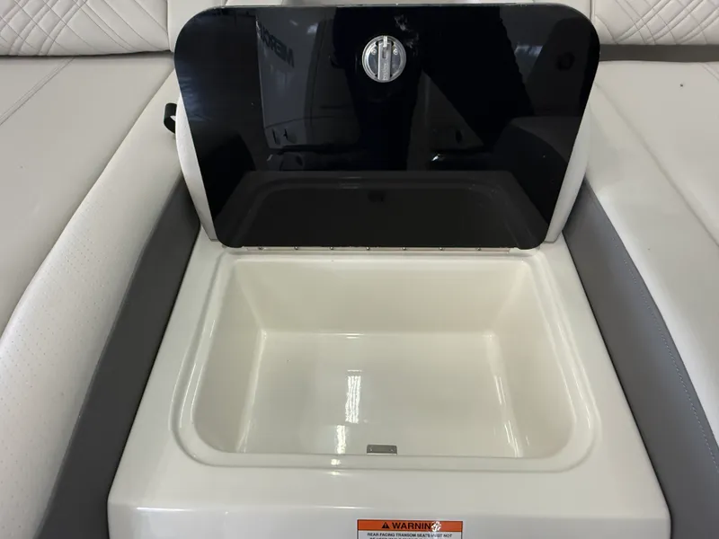Slide: The Image of Sea Ray SDX 290 Outboard 2026 - 11