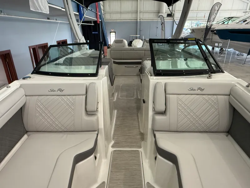 Slide: The Image of Sea Ray SDX 290 Outboard 2026 - 27