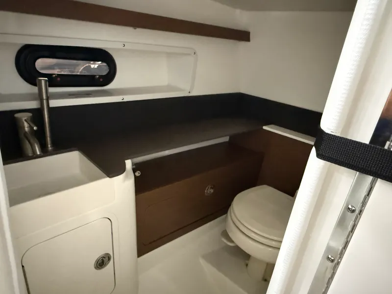 Slide: The Image of Sea Ray SDX 290 Outboard 2026 - 23