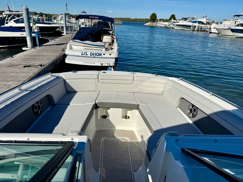 Slide: The Image of Sea Ray SDX 290 Outboard 2026 - 16