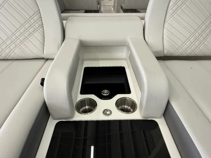Slide: The Image of Sea Ray SDX 290 Outboard 2026 - 4