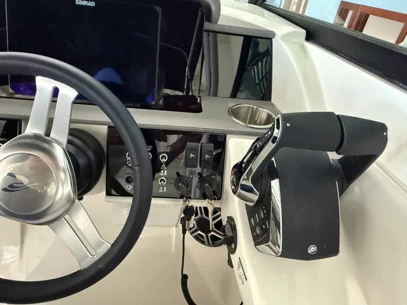 Slide: The Image of Sea Ray SDX 290 Outboard 2026 - 18