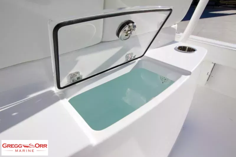 Slide: The Image of Regulator Marine 26XO CROSS OVER 2026 - 18