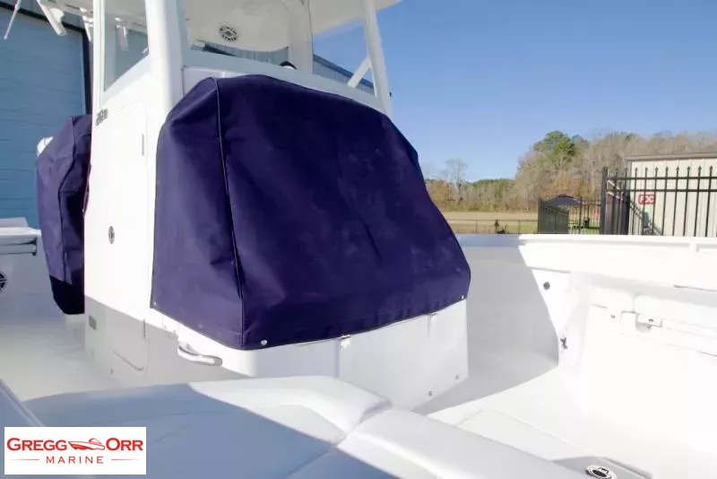 Slide: The Image of Regulator Marine 26XO CROSS OVER 2026 - 8