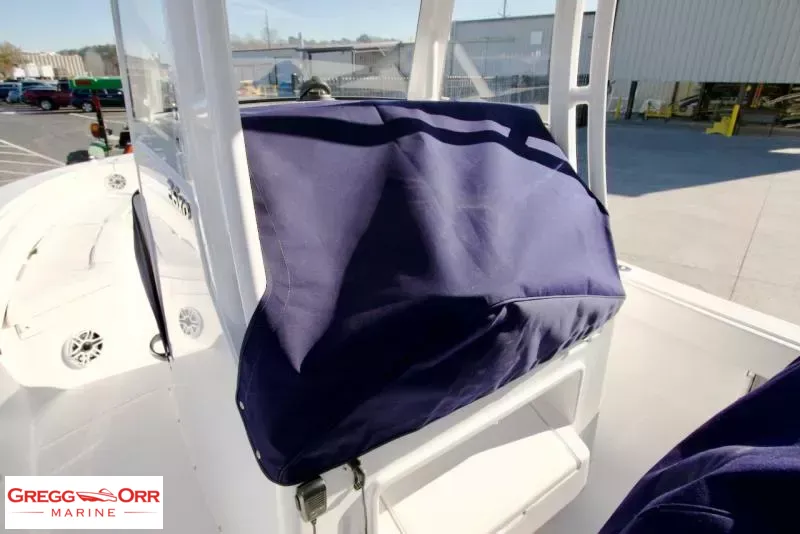 Slide: The Image of Regulator Marine 26XO CROSS OVER 2026 - 11