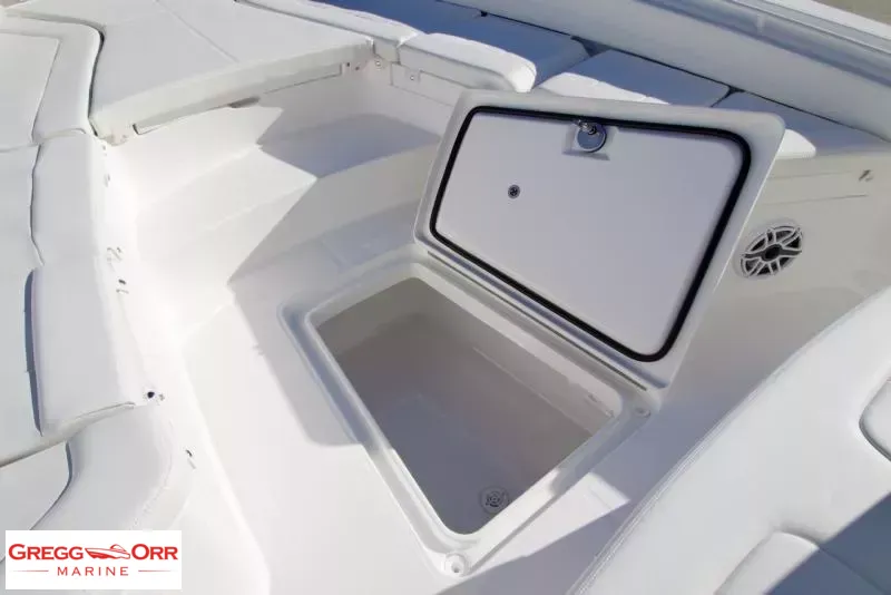 Slide: The Image of Regulator Marine 26XO CROSS OVER 2026 - 22