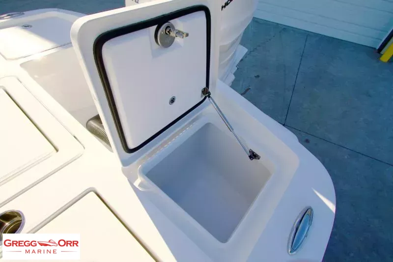 Slide: The Image of Regulator Marine 26XO CROSS OVER 2026 - 15