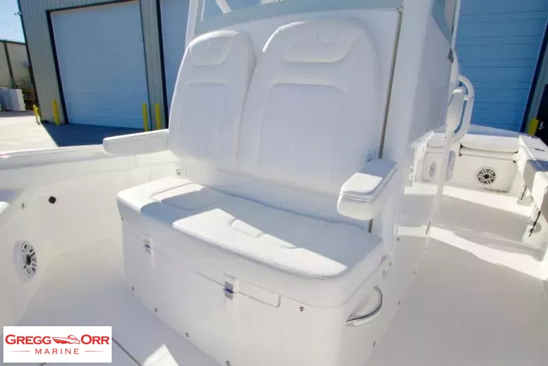 Slide: The Image of Regulator Marine 26XO CROSS OVER 2026 - 20