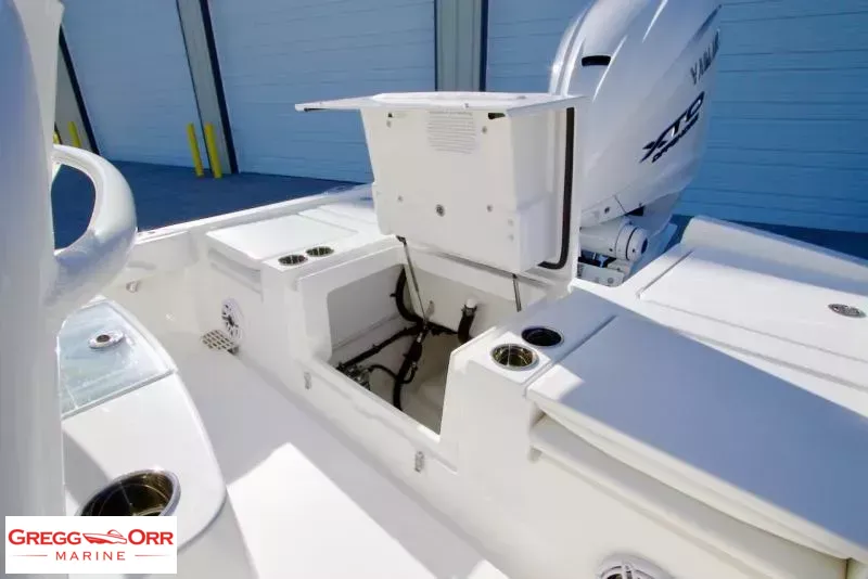 Slide: The Image of Regulator Marine 26XO CROSS OVER 2026 - 16