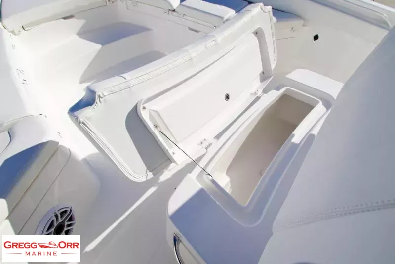 Slide: The Image of Regulator Marine 26XO CROSS OVER 2026 - 21