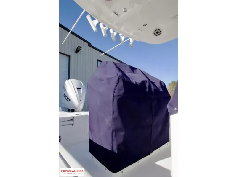 Slide: The Image of Regulator Marine 26XO CROSS OVER 2026 - 9