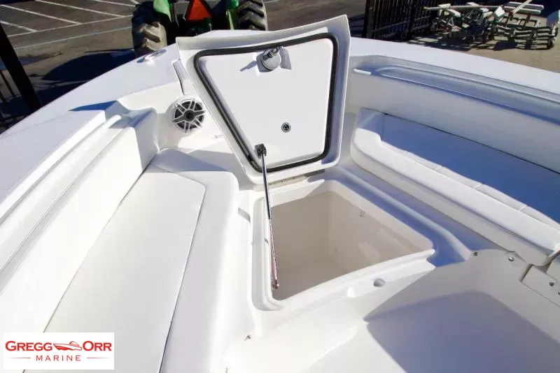 Slide: The Image of Regulator Marine 26XO CROSS OVER 2026 - 23