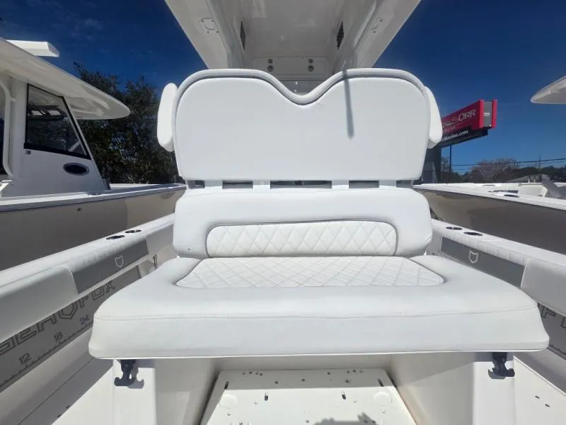 Slide: The Image of Sea Fox 282 Hybrid LT 2026 - 18