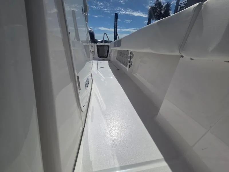 Slide: The Image of Sea Fox 282 Hybrid LT 2026 - 16