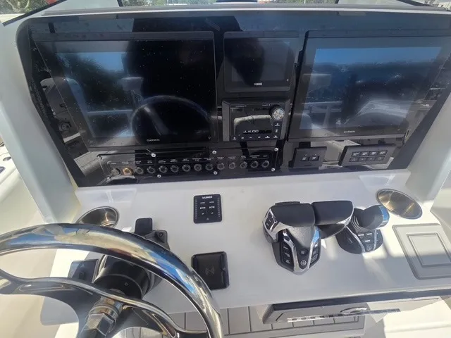 Slide: The Image of Sea Fox 282 Hybrid LT 2026 - 8