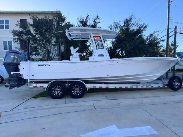 Slide: The Image of Sea Fox 282 Hybrid LT 2026 - 4