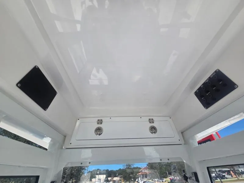 Slide: The Image of Sea Fox 282 Hybrid LT 2026 - 14