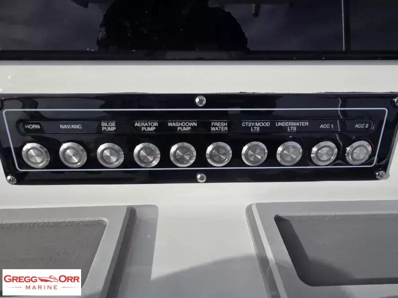 Slide: The Image of Sea Fox 248 COMMANDER 2026 - 13