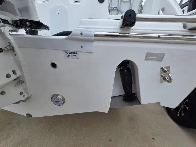 Slide: The Image of Sea Fox 248 COMMANDER 2026 - 14