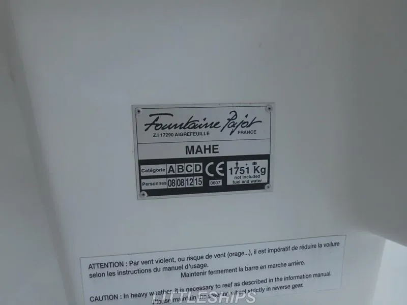 Slide: The Image of Fountaine Pajot MAHE EVO 2015 nameplate with technical details. - 28