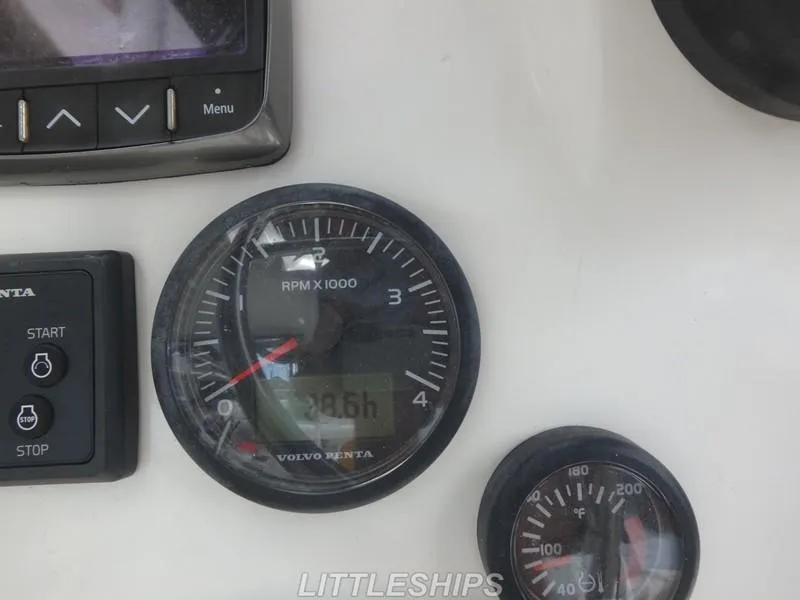 Slide: The Image of Volvo Penta controls on Fountaine Pajot MAHE EVO 2015. - 30