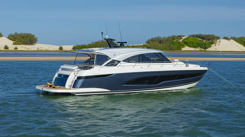 The Image of Riviera 5600 Sport Yacht Platinum Edition 2026 - 0