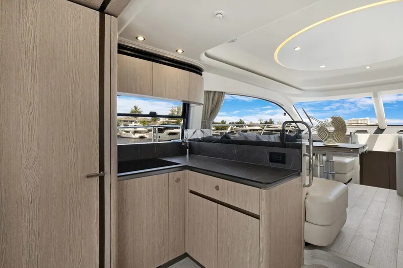 Slide: The Image of Azimut FLY 53 2025 - 16