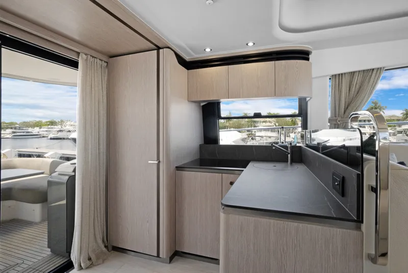 Slide: The Image of Azimut FLY 53 2025 - 17