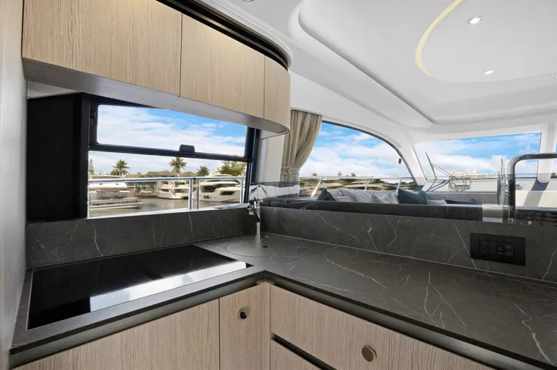 Slide: The Image of Azimut FLY 53 2025 - 18