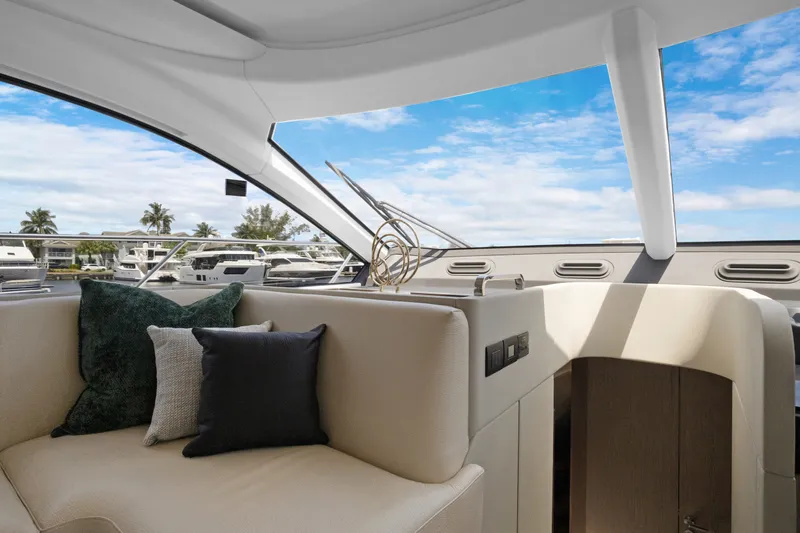 Slide: The Image of Azimut FLY 53 2025 - 24