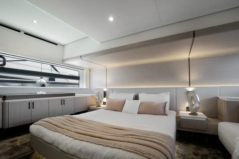 Slide: The Image of Azimut FLY 53 2025 - 28