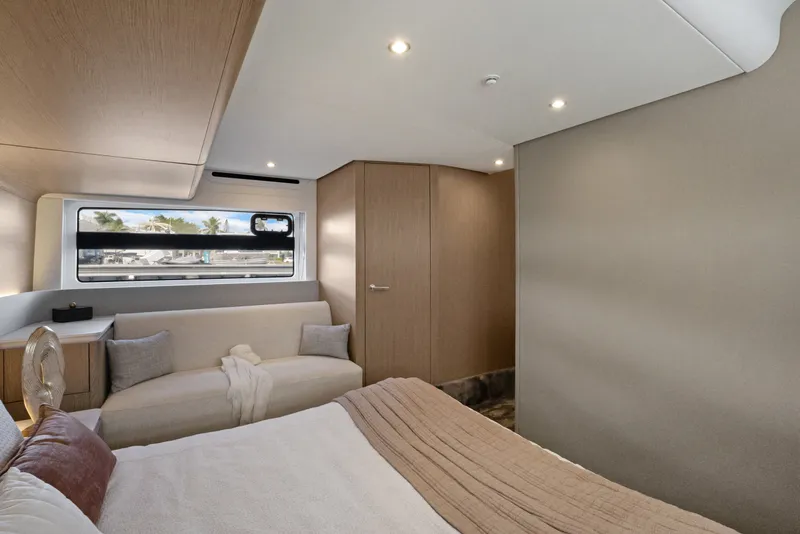 Slide: The Image of Azimut FLY 53 2025 - 31