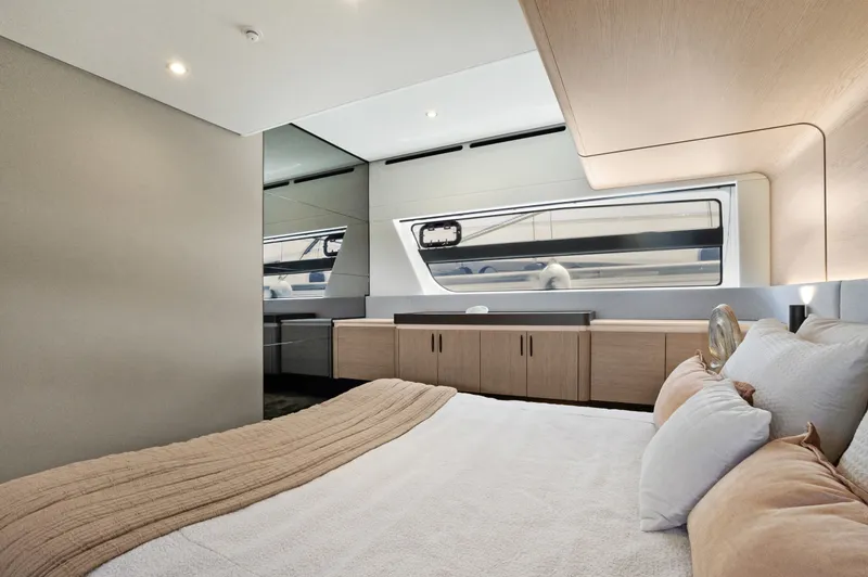 Slide: The Image of Azimut FLY 53 2025 - 32