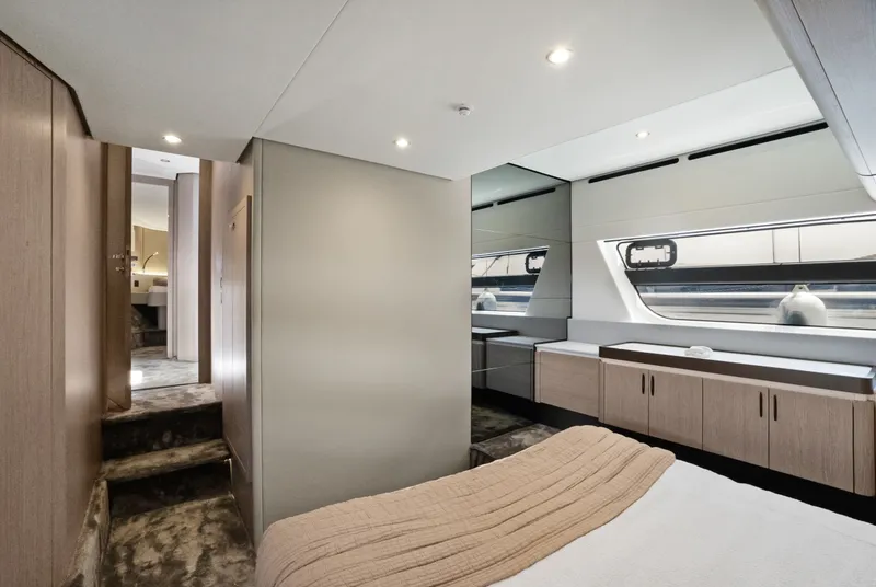 Slide: The Image of Azimut FLY 53 2025 - 33