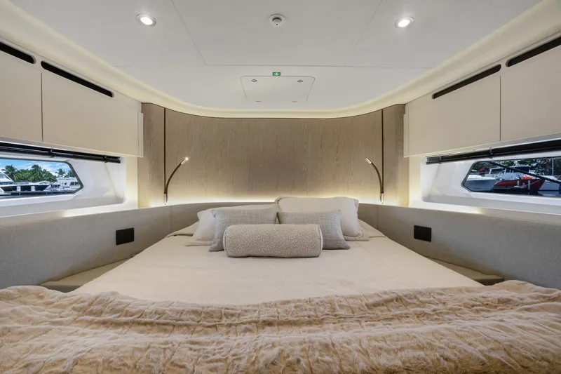 Slide: The Image of Azimut FLY 53 2025 - 36