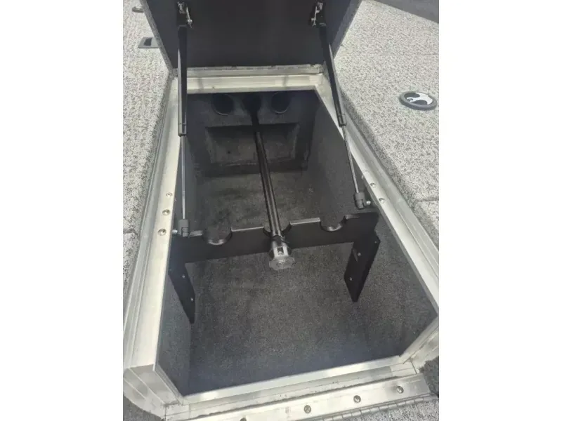 Slide: The Image of Smoker Craft VIPER XR 165 2026 - 2