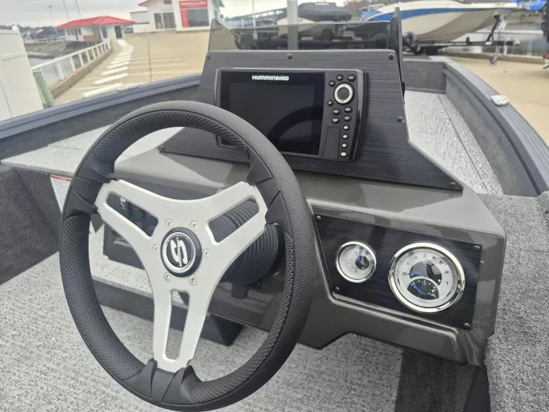 Slide: The Image of Smoker Craft VIPER XR 165 2026 - 13