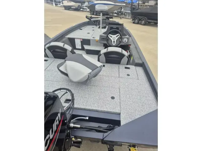 Slide: The Image of Smoker Craft VIPER XR 165 2026 - 4