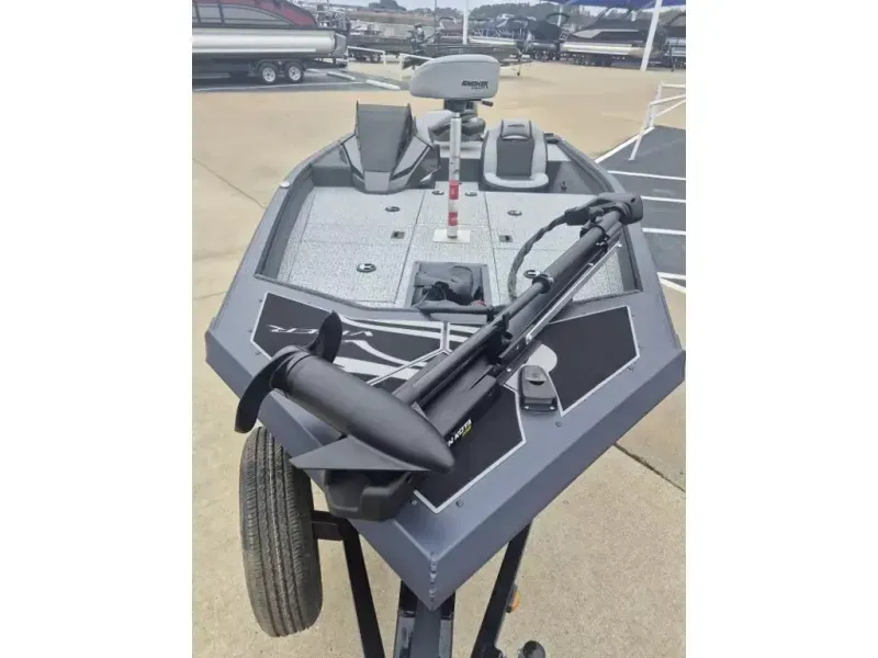 Slide: The Image of Smoker Craft VIPER XR 165 2026 - 5