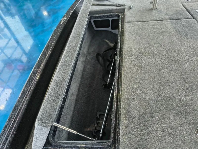 Slide: The Image of Phoenix Bass Boat 921 XE 2026 - 24