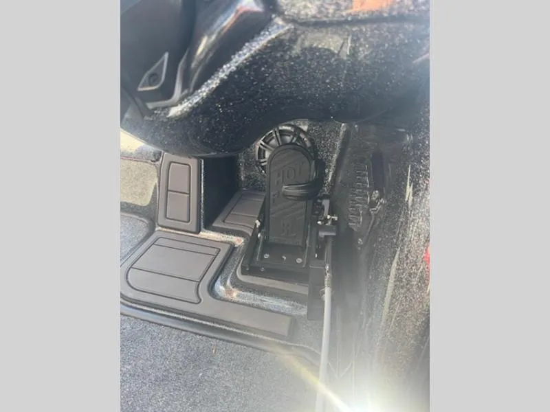 Slide: The Image of Phoenix Bass Boat 921 XE 2026 - 7